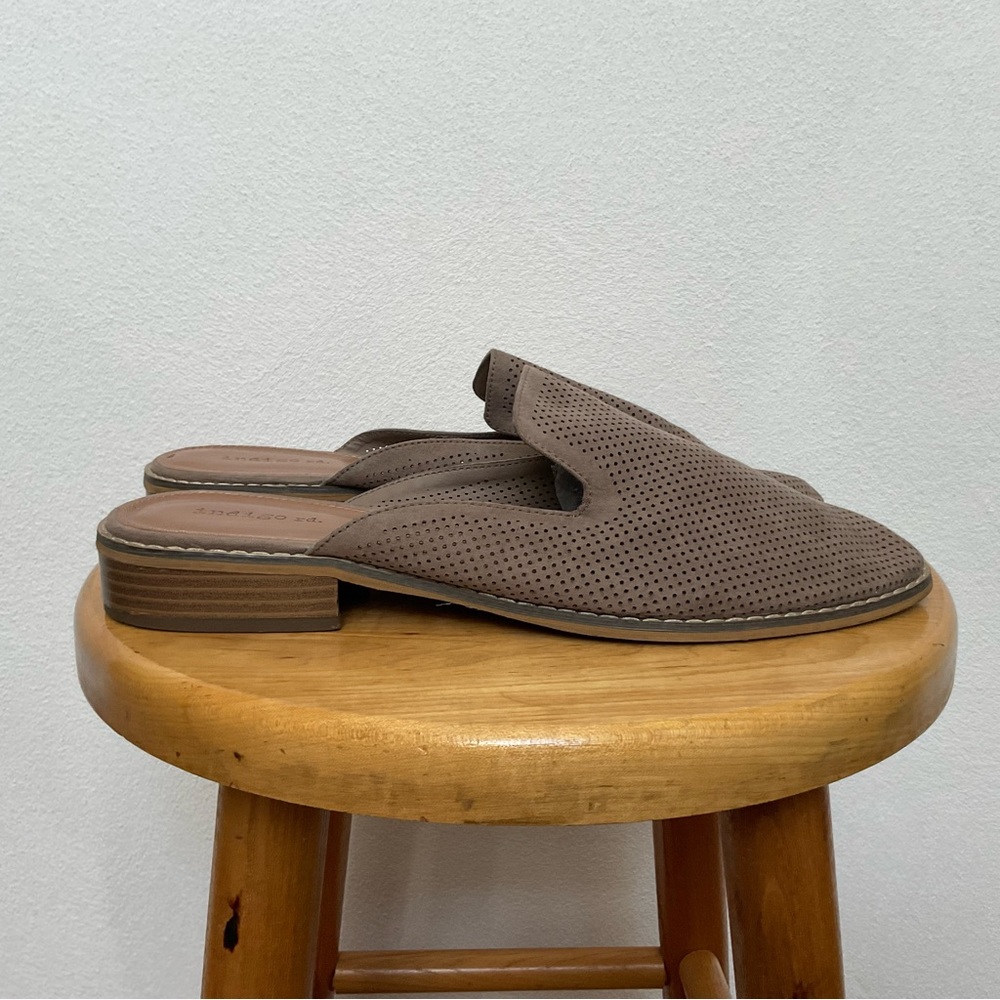 Indigo Road Tan Laser Cut Circle Slip On Pointed Toe Mule Size 10M Neutral